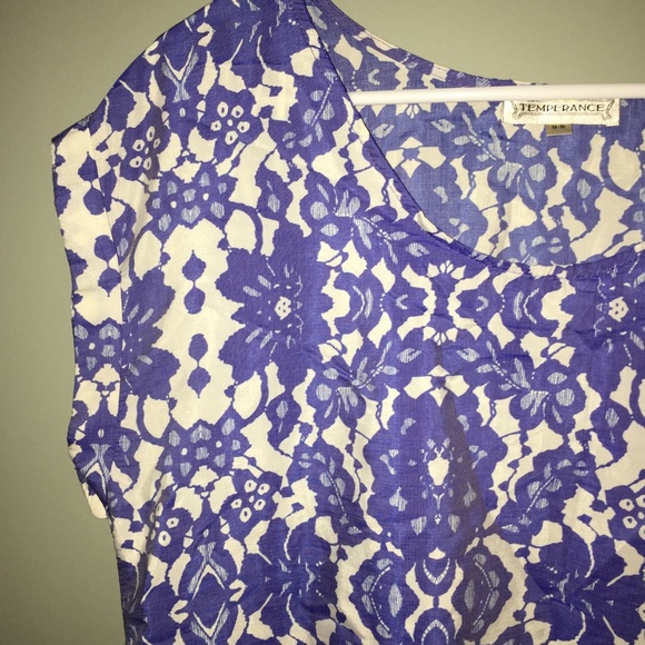 Blue and white lace printed blouse - Picture 2 of 2